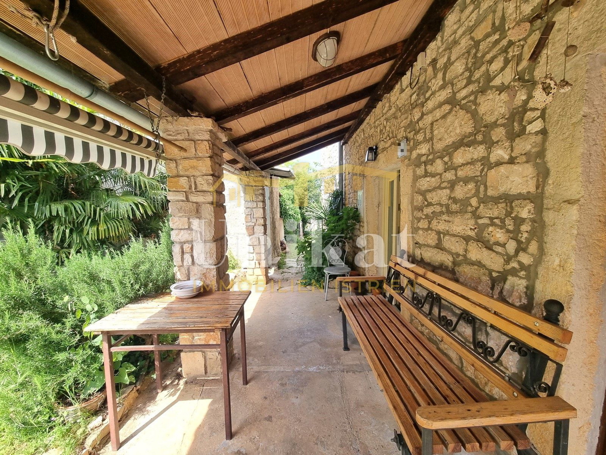 Casa in pietra ristrutturata con piscina a 3 km dal mare